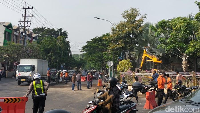 Kondisi terkini lokasi truk terguling di Ngagel Surabaya