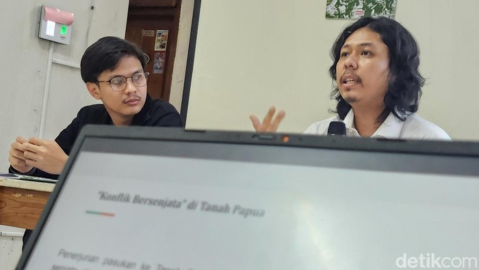 Menjelang ulang tahun TNI ke-79, KontraS memberikan catatan kritis. Pernyataan tersebut tentang 'Demokrasi Melemah, Reformasi TNI Tak Berjalan'.