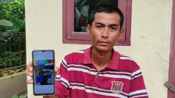 Korban Samsul saat diwawancarai di rumahnya. (dok. Istimewa)