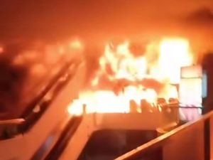 Video: Kebakaran Melanda Mal di Jakbar, Diduga Gegara Korsleting Listrik