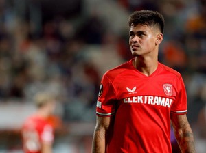 Pelatih FC Twente Dikritik gegara Belum Mainkan Mees Hilgers