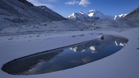 Baru-baru ini, ilmuwan mengungkap bahwa Gunung Everest semakin menjulang tinggi. AP Photo/Purbu Zhaxi