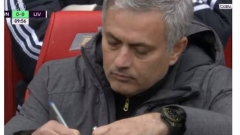 Bruno Fernandes saat ini membukukan lebih banyak kartu merah dibanding gol atau assist buat MU. Foto: X.com