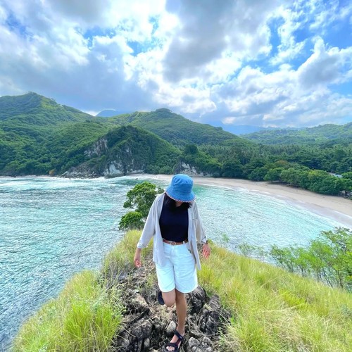 Pantai Koka di ujung barat Kabupaten Sikka atau tepatnya berada di Desa Wolowiro, Kecamatan Paga. (Instagram @yulinar.bgn)