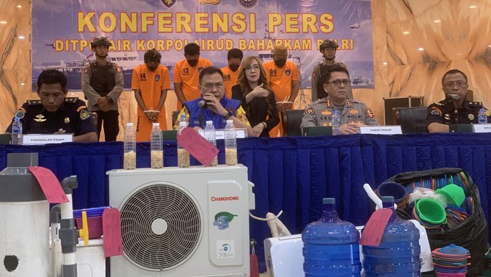 Pengelola ilegal benih lobster ditangkap Polri