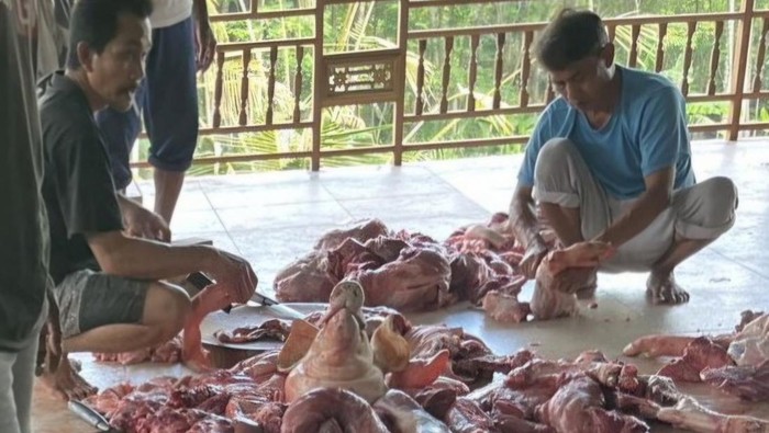 Penjualan daging babi di Pasar Umum Galiran Klungkung, Jumat (4/10/2024). (Putu Krista/detikBali).