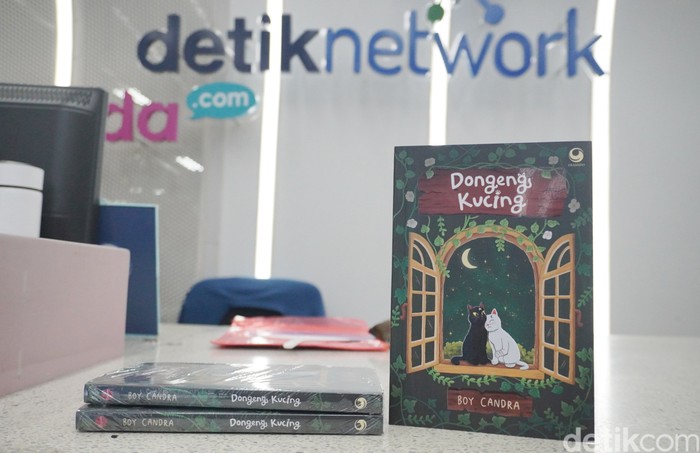 Penulis Boy Candra saat menyambangi kantor detikcom pada Rabu (2/10/2024).