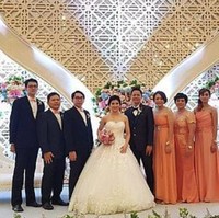 Pebulu tangkis Debby Susanto menikah dengan kekasihnya, Haptiwa Daya pada tahun 2017. Pernikahan tersebut dilangsungkan di The Spring Club Summarecon Serpong. Dari pernikahannya kini keduanya telah dikaruniai seorang anak yang diberi nama Mikhael Kayana Daya. Foto: Instagram