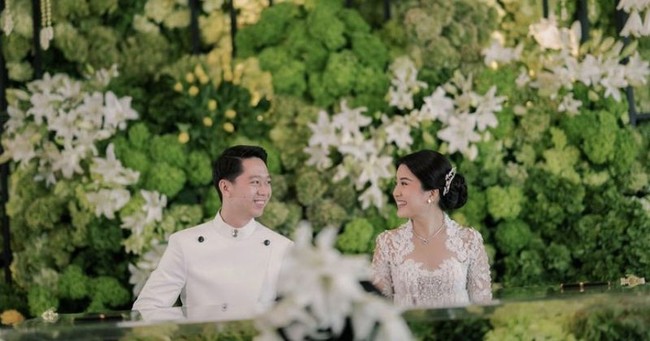 Pada Maret 2023 pebulu tangkis Kevin Sanjaya resmi mempersunting kekasihnya, Valencia Tanoesoedibjo. Pernikahan keduanya digelar dengan begitu mewah. Valencia sendiri diketahui merupakan putri dari konglomerat Hary Tanoesoedibjo. Foto: Instagram