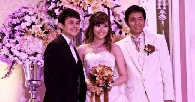 Pebulu tangkis Hendr Setiawan diketahui sudah menikah dengan seorang wanita bernama Sandiani Arief. Keduanya menikah di tahun 2011. Dari pernikahan tersebut keduanya kini telah dikaruniai 3 orang anak. Foto: Instagram