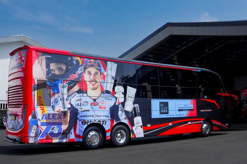 PO Juragan99 Trans dengan livery tim MotoGP Gresini