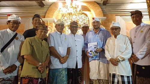 PT BIBU Panji Sakti bersama tokoh puri se-Bali bertemu dengan Calon Gubernur Bali nomor urut 1 Made Muliawan Arya alias De Gadjah, Minggu (29/9/2024). (Foto: Istimewa)