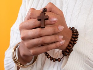 Susunan Doa Rosario Hari Senin, 4 Mei 2026: Peristiwa Gembira