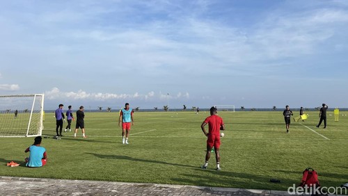 Skuad Serdadu Tridatu berlatih di Bali United Training Center, Jumat (4/10/2024) jelang menghadapi Persita Tangerang. (Ida Bagus Putu Mahendra/detikBali)