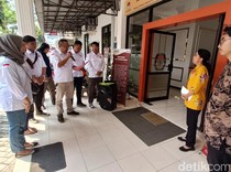 Sejumlah Warga Somasi KPU Banyumas Desak Baliho Kotak Kosong Dicopot