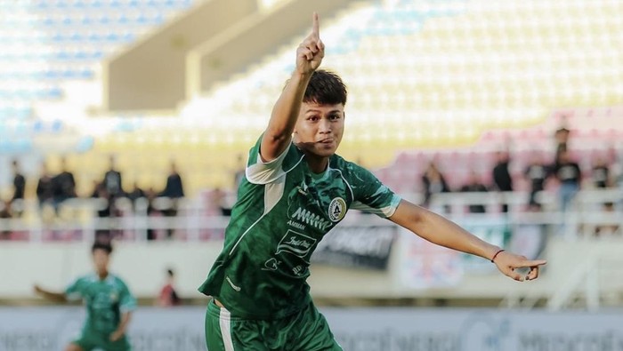 Striker PSS Sleman, Hokky Caraka.