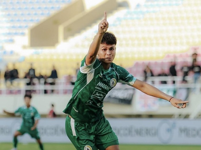 Striker PSS Sleman, Hokky Caraka.