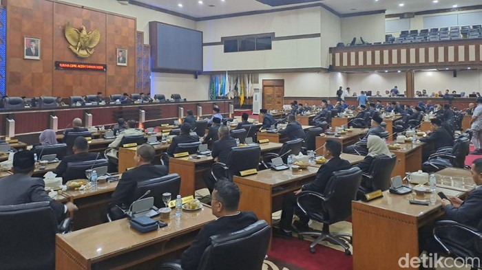 Suasana sidang paripurna penetapan pimpinan DPRA periode 2024-2029 (Agus Setyadi/detikcom)