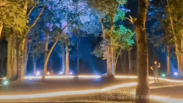 Suasana spot hutan estetik di Dhuna Glow Medan. (dok. Pemkot Medan)