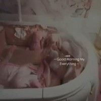 Sesuai dengan nama panggilannya, Princess R, Syahrini tampaknya benar-benar memperlakukan bayinya itu bak seorang putri. Foto: Instagram/@princessyahrini