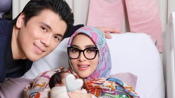 7 Foto Baby R Putri Syahrini-Reino Barack, BB Sudah 6 Kg di Usia 2 Bulan