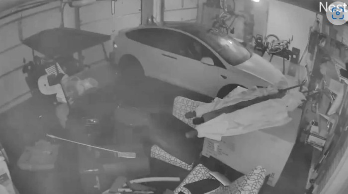 Tesla terbakar