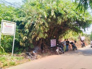 Pria di Bogor Dimarahi Warga hingga Tiarap karena Buang Sampah Sembarangan