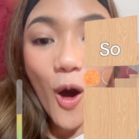 Marion Jola juga tak ketinggalan dan terlihat ikut mengabadikan momen saat dirinya menyanyikan tangga lagu dari rendah hingga ke tinggi. Meski tak dalam sekali tarikan napas, namun penyanyi yang akrab disapa Lala itu mampu menyelesaikan tantangan tersebut. Terlihat Lala yang sempat berhenti dan kembali mengambil napas beberapa kali saat mengikuti tantangan tersebut. Foto: TikTok