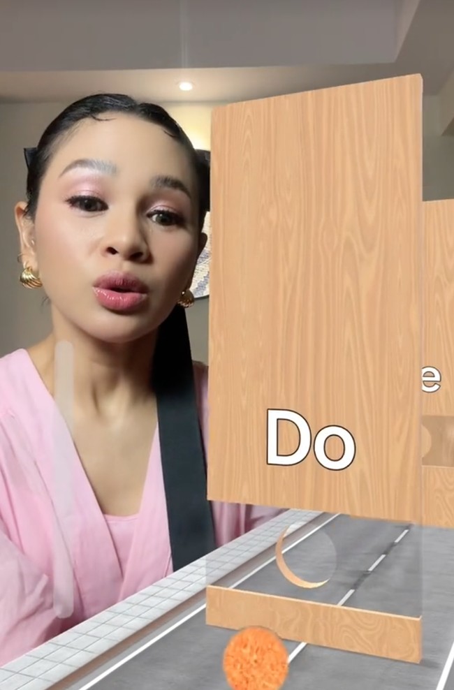 Tak butuh waktu lama, Andien yang juga merupakan seorang penyanyi juga berhasil menyelesaikan tren perfect pitch challenge. Andien menyelesaikan tantangan tersebut dengan hanya dalam 1 tarikan napas. Foto: TikTok