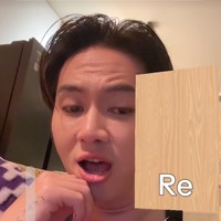 Rafaell Tan yang juga merupakan seorang penyanyi juga tampak mengikuti tren perfect pitch challenge. Meski tampak kesulitan dan terhenti beberapa kali, namun pada akhirnya Rafaell berhasil menyelesaikan tantangan tersebut. Foto: TikTok