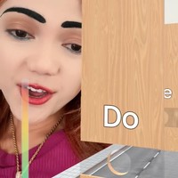 Sama seperti Agnez, Rina Nose juga menyelesaikan tantangan tersebut melalui jalur langit. Dengan konstan menyanyikan nada tinggi, dalam waktu singkat Rina berhasil menyelesaikan tantangan tersebut. Foto: TikTok