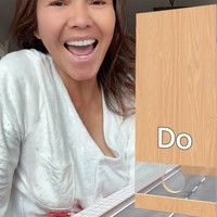 Menjajal cara Agnez Mo dengan menyanyikan nada tinggi dalam satu tarikan napas untuk menyelesaikan tantangan, Bunda Corla malah berhasil bikin ngakak. Suara tinggi Bunda Corla itu justru disebut mirip suara kue putu hingga teko air masak. Foto: TikTok