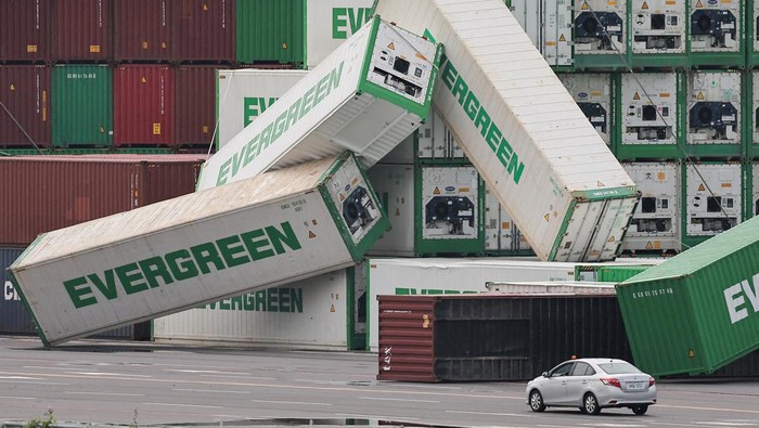 Fallen cargo containers are piled up after Typhoon Krathon made landfall in Kaohsiung, Taiwan October 4, 2024. REUTERS/Ann Wang