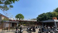 Hutan Kota Ciganjur adalah salah satu tempat terbuka hijau di Jakarta.