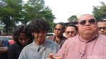 Senyum Tipis Vadel Badjideh Penuhi Panggilan Polisi soal Anak Nikita Mirzani