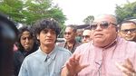 Senyum Tipis Vadel Badjideh Penuhi Panggilan Polisi soal Anak Nikita Mirzani