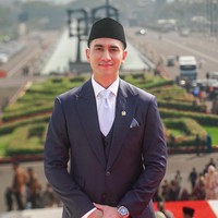 Verrel Bramasta merupakan salah satu anggota DPR RI yang diusung oleh Partai Amanat Nasional (PAN). Dalam keterangan unggahannya, Verrel pun memohon doa agar bisa terus bekerja dengan baik dan menjaga amanah rakyat. saya mohon doa serta dukungannya agar bisa terus menjaga amanah. Agar bisa terus bekerja. Dan, tumbuh bersama teman-teman semua, tulisnya. Foto: Instagram/@bramastavrl