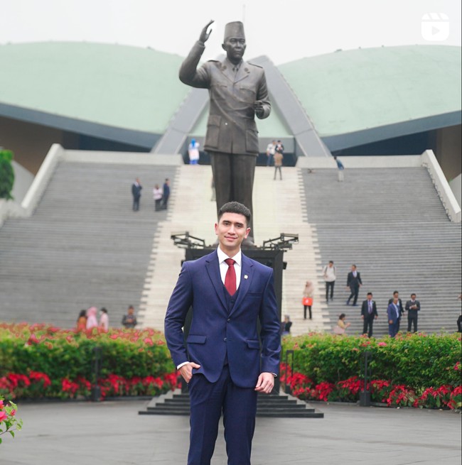 Bukan tanpa alasan, keputusan Verrel untuk tak mengambil gajinya selama 1 tahun itu untuk menunjukkan jika dirinya memang tak hanya sekedar mencari keuntungan materi dari jabatannya tersebut. Nantinya gajinya tersebut akan disalurkan ke Dapil Jawa Barat VII, daerah pemilihan Verrel pada Pileg 2024. Foto: Instagram/@bramastavrl