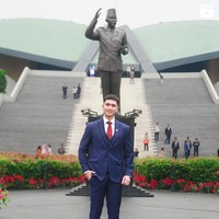 Bukan tanpa alasan, keputusan Verrel untuk tak mengambil gajinya selama 1 tahun itu untuk menunjukkan jika dirinya memang tak hanya sekedar mencari keuntungan materi dari jabatannya tersebut. Nantinya gajinya tersebut akan disalurkan ke Dapil Jawa Barat VII, daerah pemilihan Verrel pada Pileg 2024. Foto: Instagram/@bramastavrl