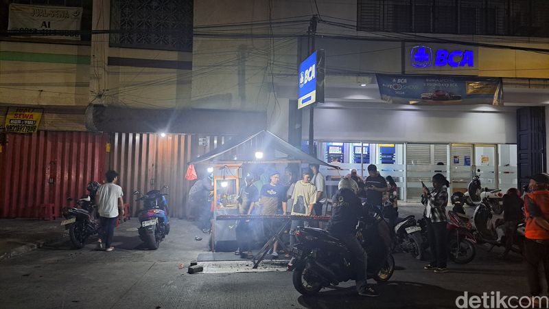 Warung sate Tentara Pelajar di Makassar.