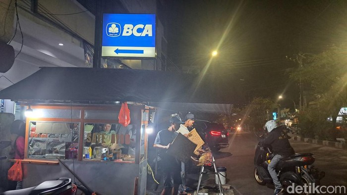 Warung sate Tentara Pelajar di Makassar.