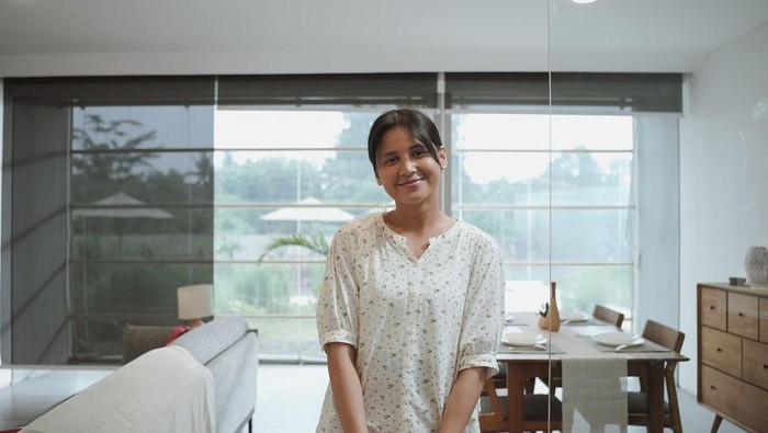Yunita Siregar sebagai Kaluna dalam film Home Sweet Loan