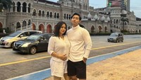Momen kedekatannya pun banyak dibagikan di Instagram. Banyak momen ketika mereka kulineran di luar negeri. Foto: Instagram @anisa_bahar_new