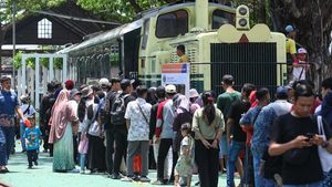 Antusias Warga Kunjungi Bengkel Kereta Api di Balai Yasa Surabaya Gubeng