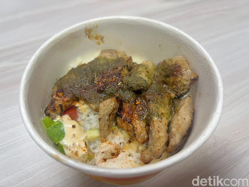 Cicip Truffle Chicken hingga Beef Pesto Buatan Gerai Rice Bowl Viral