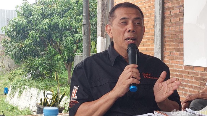 Eks Walkot Cimahi, Ajay M. Priatna saat ditemui di rumahnya