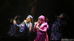 Elvy Sukaesih Rayakan 60 Tahun Perjalanan Karier di Synchronize Fest 2024