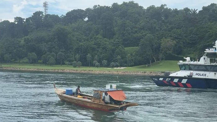 Empat nelayan asal Batam dibebaskan usai ditangkap otoritas Singapura karena memasuki wilayah negara tersebut.(Dok Lantamal IV)