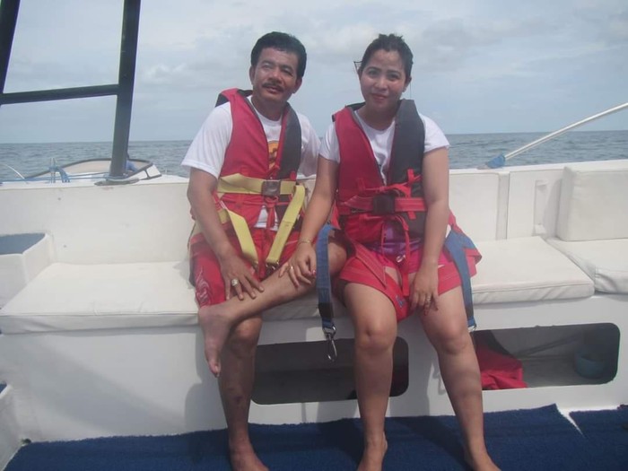 Foto mesra Bupati Nias Barat Khenoki Waruwu dan Kadis Pariwisata (Kadispar) April Imelda Juita Hia (Foto: Istimewa)