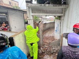 Tembok yang Tutupi Jalan Gang Cipedes Hegar  Dibongkar